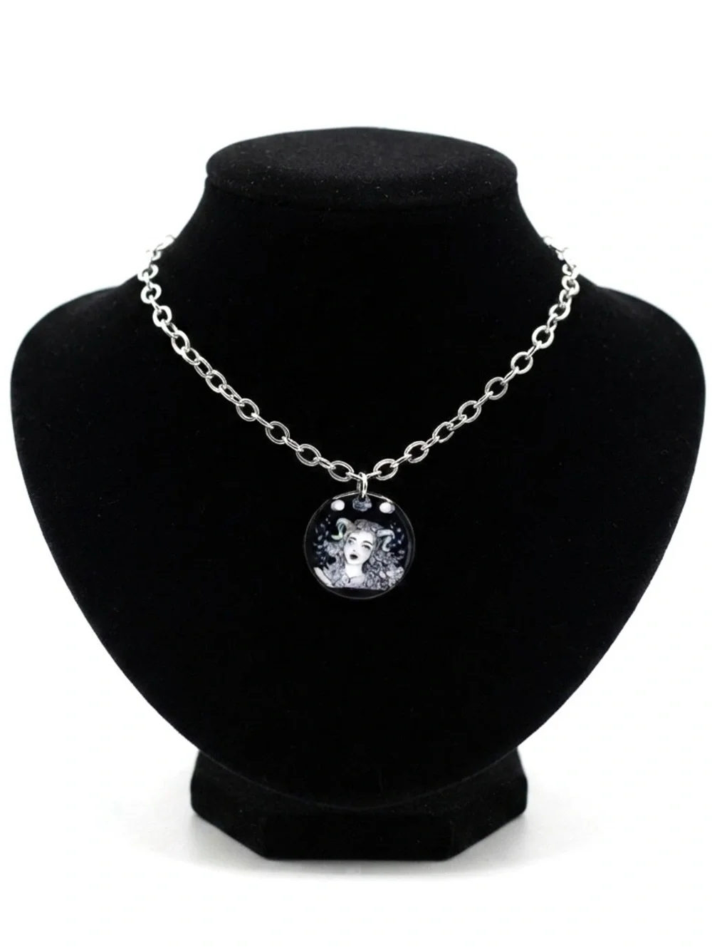 New ROMWE X Herminedecrayon Starsalign Capricorn Figure Graphic Chain Necklace